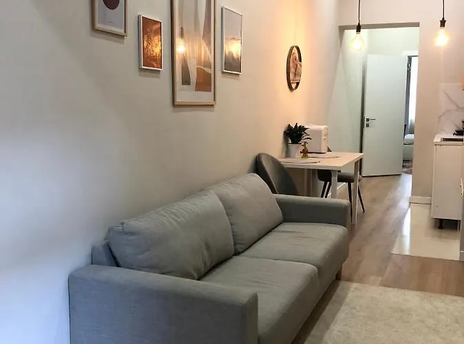 в центрі на вулиці староєврейській 15а біля наливок львова