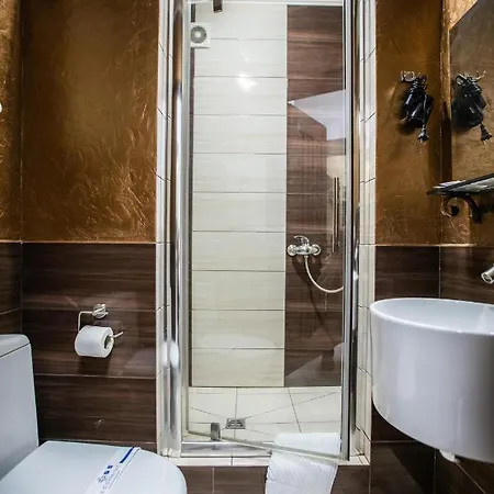 в центрі на вулиці староєврейській 15а біля наливок львова Apartman Lviv