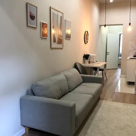 в центрі на вулиці староєврейській 15а біля наливок львова